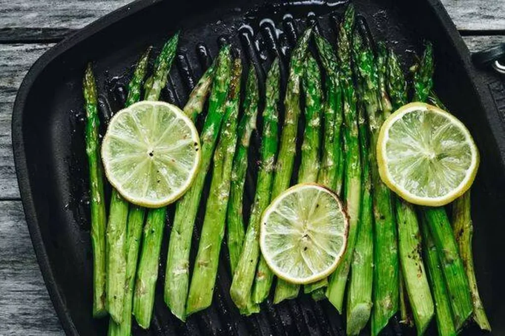 Šéfkuchař říká, že špargl připravujeme špatně – „zbavujeme“ ho jedné ingredience, abychom zachovali chuť