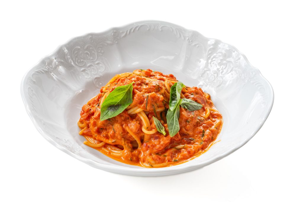 Rychlá pasta s rajčaty. Můžete ji připravit na večeři za 15 minut.