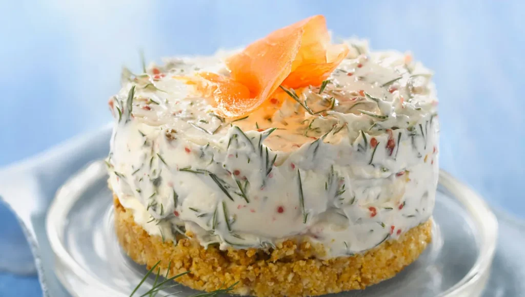 Cheesecake s uzeným lososem: jednoduchý recept, který překvapí vaše hosty