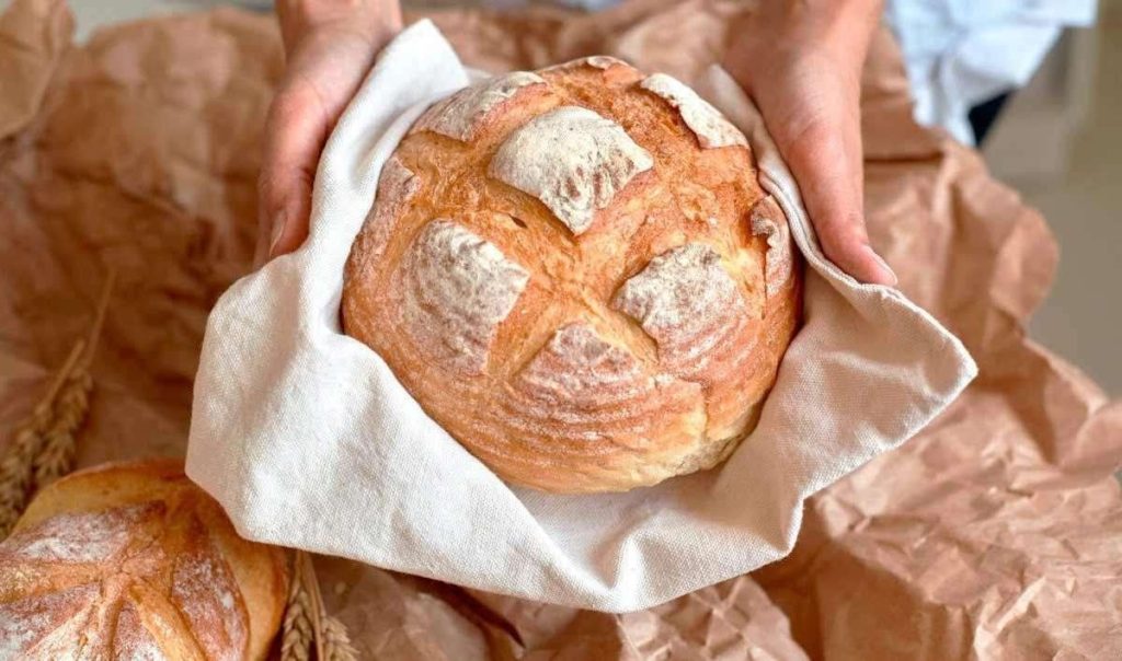 Domácí chléb bez hnětení ze 3 základních ingrediencí