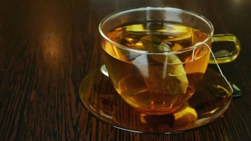 Čaj s meduňkou – nejlepší řešení pro zmírnění úzkosti a stresu.