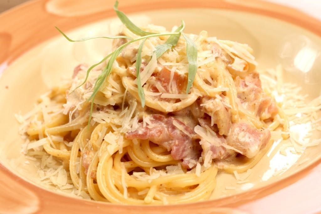 Italský šéfkuchař se se mnou podělil o tajemství přípravy carbonary. Je to jen malá změna, ale chuť je stokrát lepší.