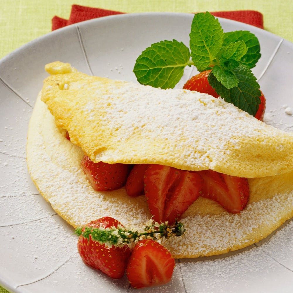 Tento omelet je ještě sytější. Je to moje oblíbená snídaně s jahodami.