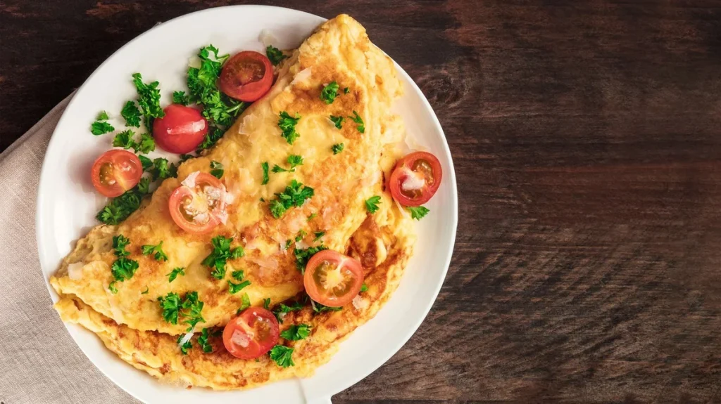 Keto omeleta s mozzarellou a rajčaty. Jednoduchý recept na zdravé jídlo