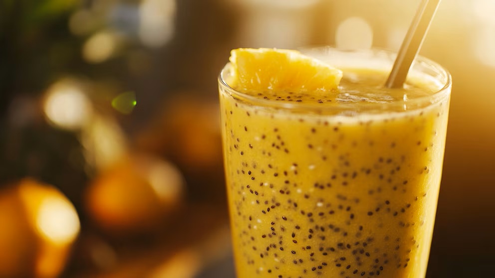Smoothie z ananasu, petržele a chia: tropický nápoj, který pomáhá snížit zadržování tekutin bez tablet