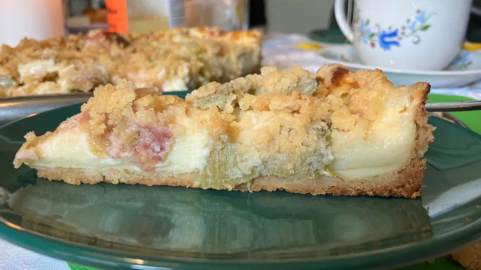 Nejjednodušší recept na rebarborový koláč. Stačí si zapamatovat poměry.