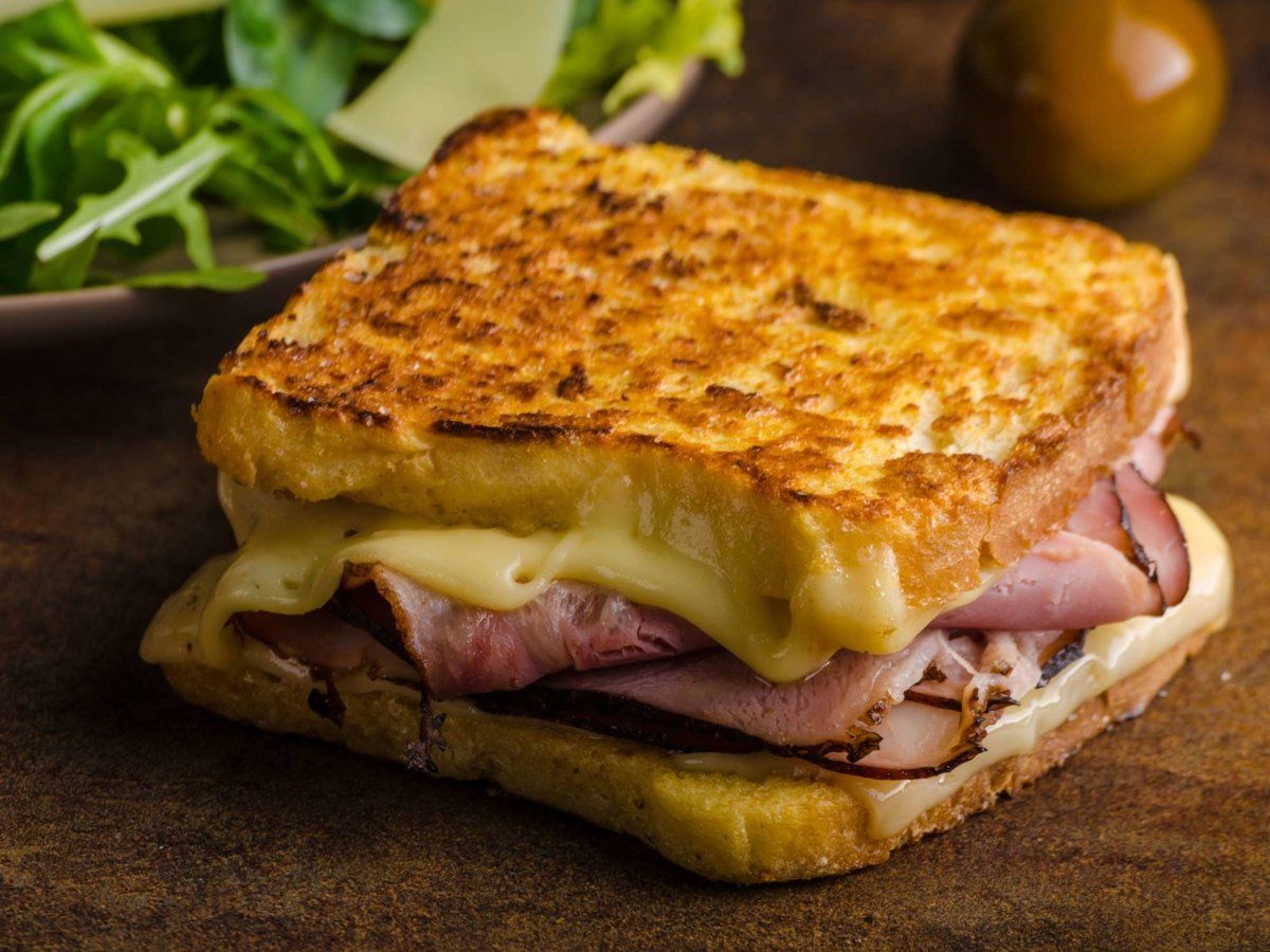 Šunka, sýr a francouzský kolorit: jak připravit croque-monsieur doma podle rady Osvalda Grosse.