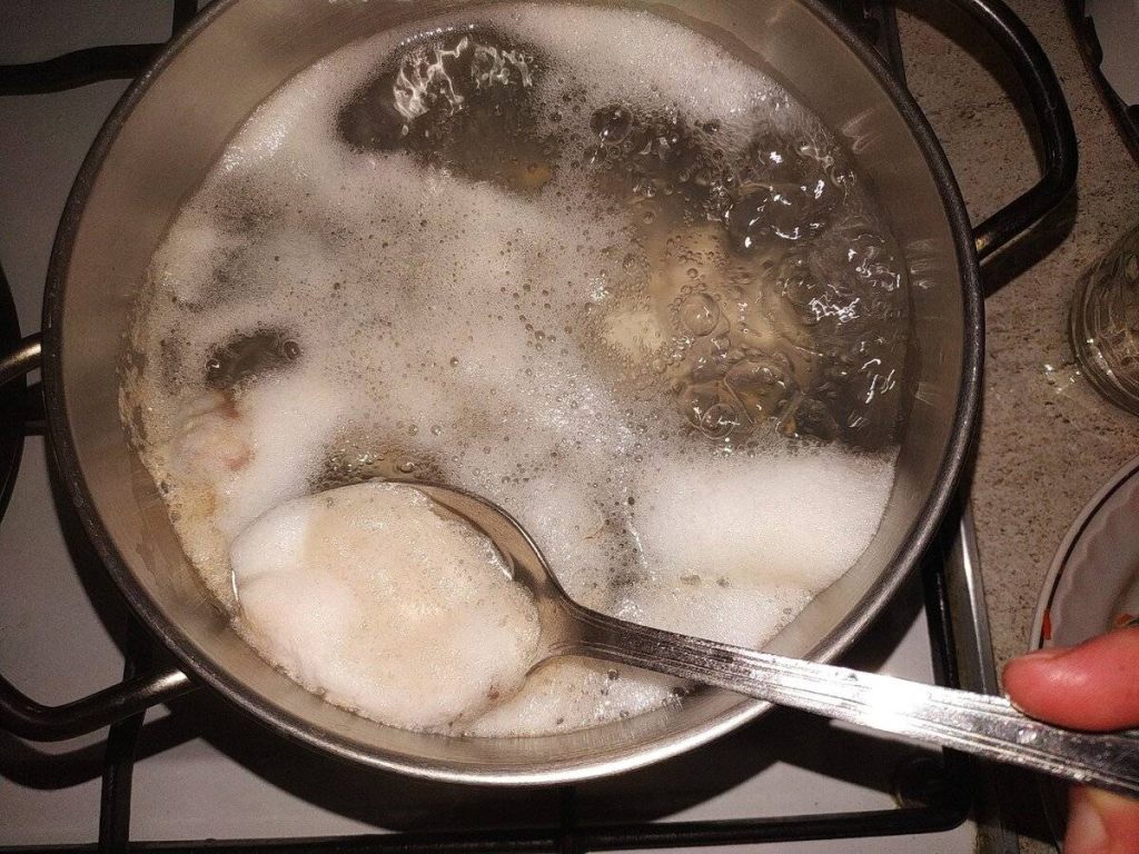 Je třeba při vaření masa sbírat pěnu – zapamatujte si to jednou provždy