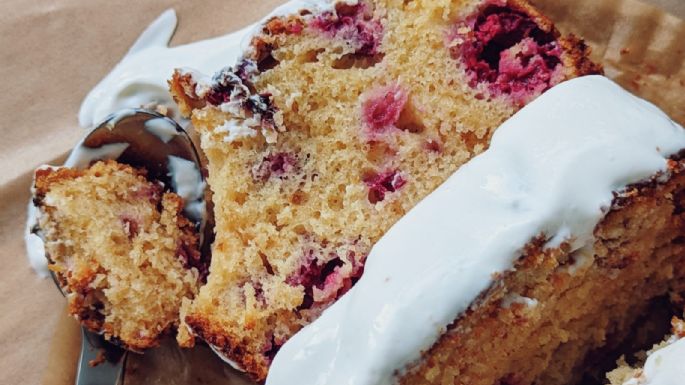 Jogurtový koláč s malinami bez mouky: vyzkoušejte tuto dietní verzi, která vám určitě zachutná, pokud si chcete dopřát sladkou pochoutku bez výčitek.