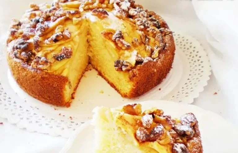 Jednoduchý recept na ořechový koláč: tak nadýchaný, že se o něj nebudete chtít podělit