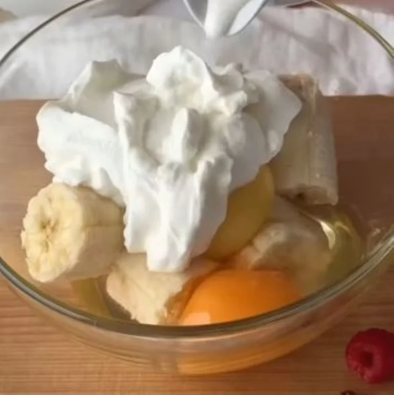 Jogurtový koláč s malinami bez mouky: vyzkoušejte tuto dietní verzi, která vám určitě zachutná, pokud si chcete dopřát sladkou pochoutku bez výčitek.