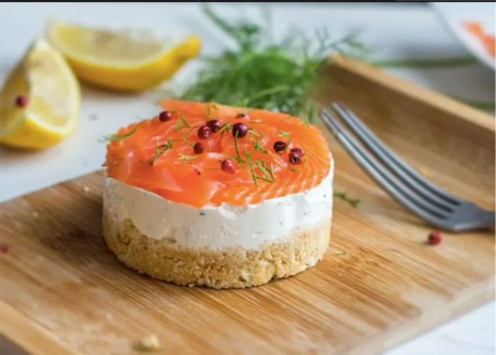 Cheesecake s uzeným lososem: jednoduchý recept, který překvapí vaše hosty