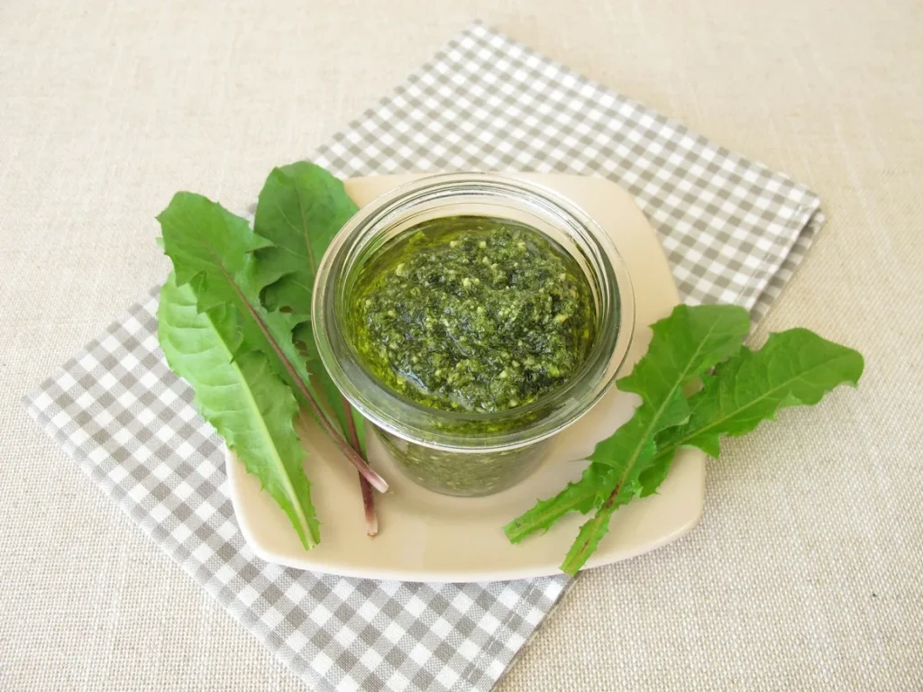 Léčivé pesto s křupavou přísadou. Působí jako ochranný deštník pro játra a pomáhá trávení.