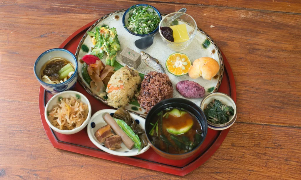 Jí to a dožívají se sta let. Tajemství Japonců odhaleno