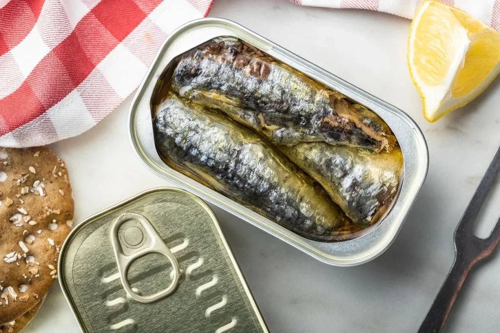 Proto doporučují konzervované sardinky již nekonzumovat.