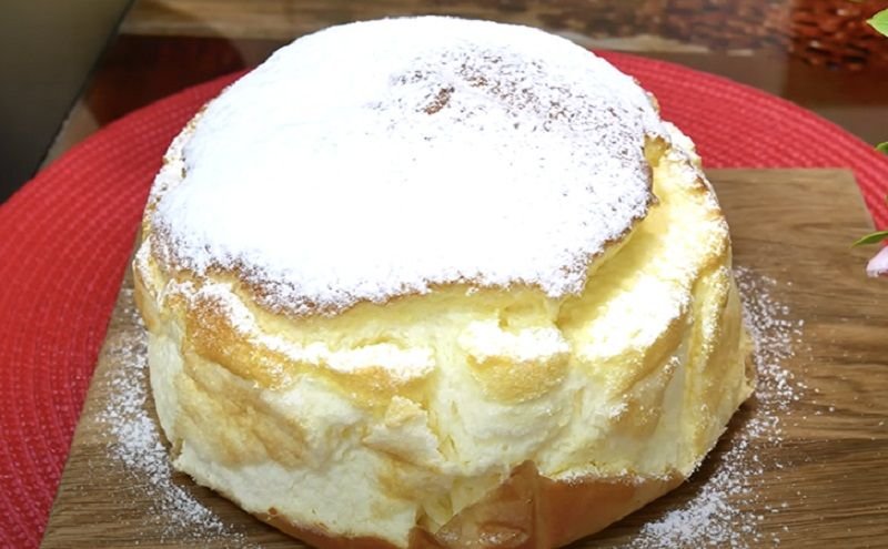K přípravě tohoto krémového jogurtového dortu v horkovzdušné troubě budete potřebovat pouze 3 ingredience.