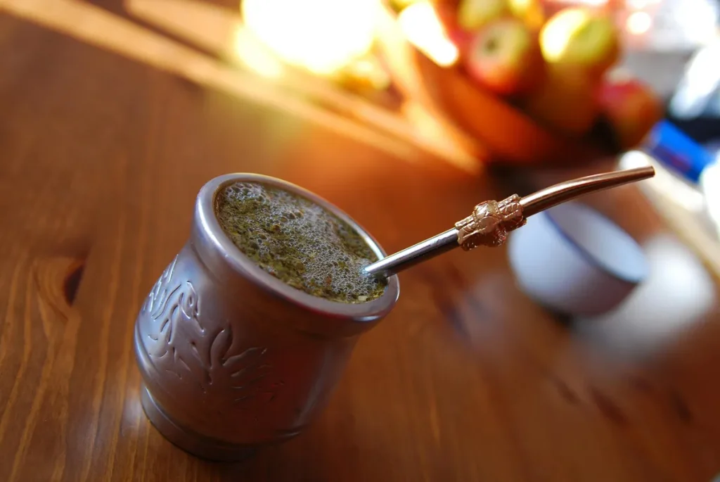 Jak použít citronovou a pomerančovou kůru v aromatické směsi pro maté