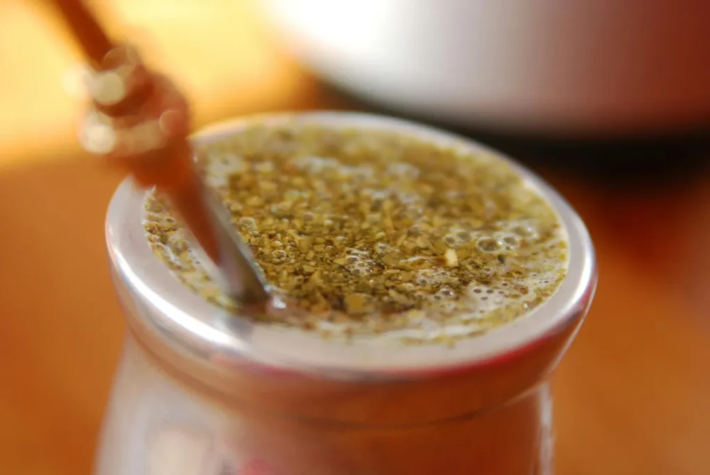 Jak použít citronovou a pomerančovou kůru v aromatické směsi pro maté