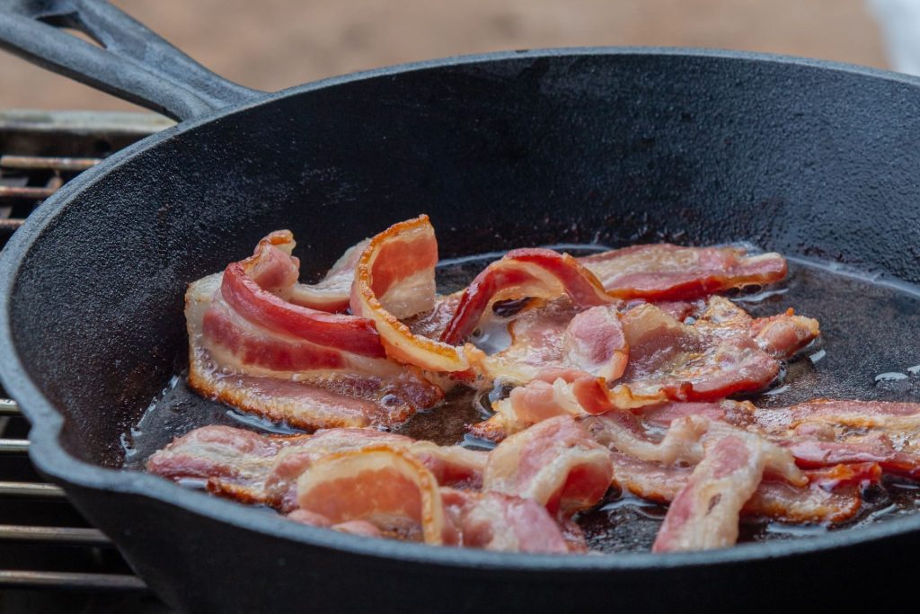Ukázal, jak připravit sůl s příchutí slaniny. Stačí jen 4 jednoduché ingredience