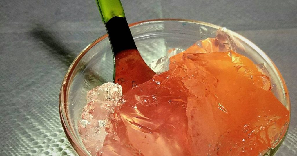 Smíchám 2 ingredience s vodou a získám domácí kolagen. Nic tak nepůsobí na klouby a vrásky.