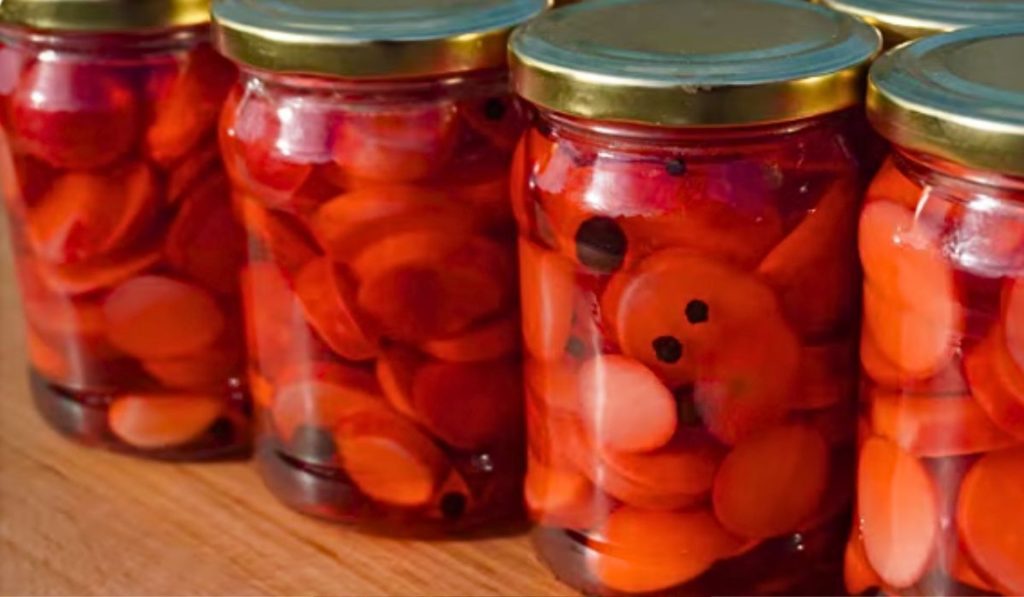 Recept na nakládanou ředkvičku. Ideální do sendvičů.