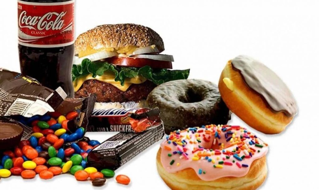 Jakých 5 potravin podporujících obezitu byste se měli vyvarovat?