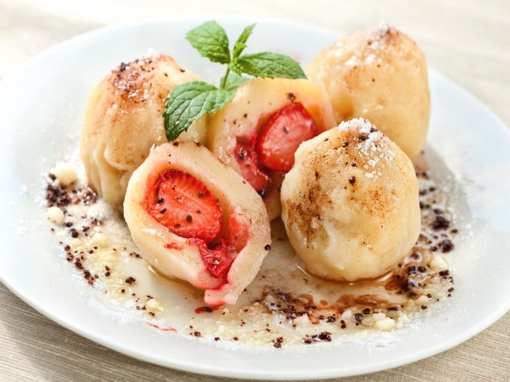 Recept na jahodové pelmeny jako od babičky. Budete potřebovat pouze 5 ingrediencí