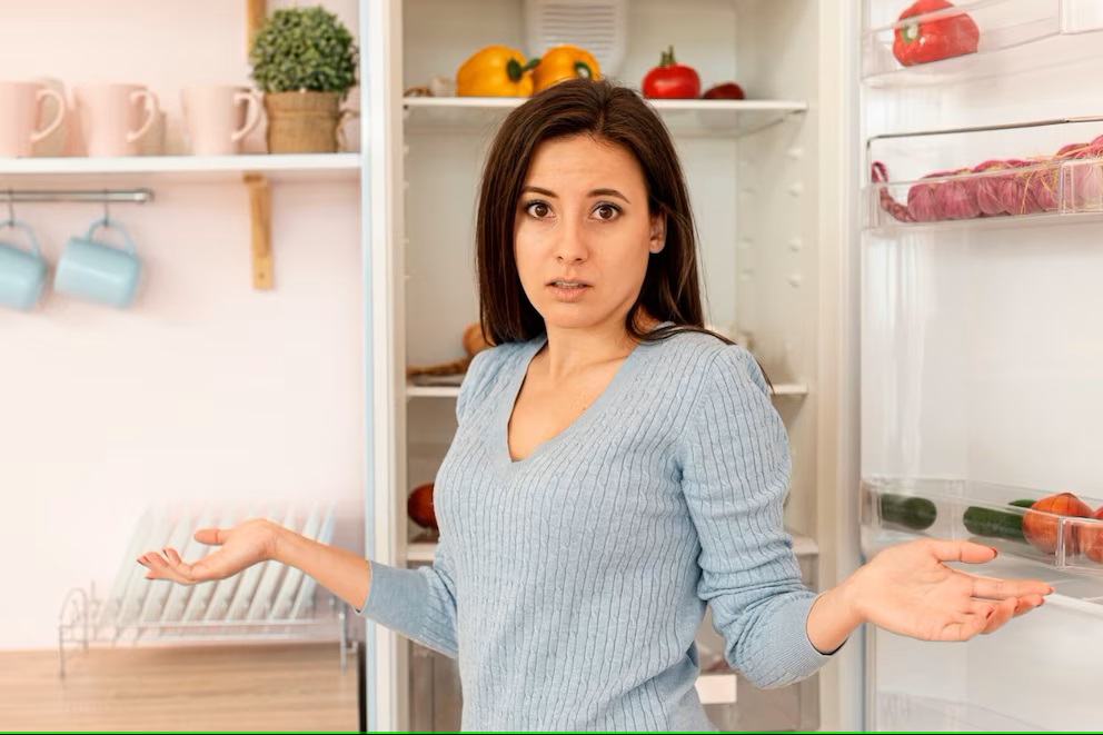 Pomáhá jedlá soda neutralizovat pachy v ledničce? Odborník vysvětlil, jak tato běžná látka funguje, a odhalil její skutečné možnosti.