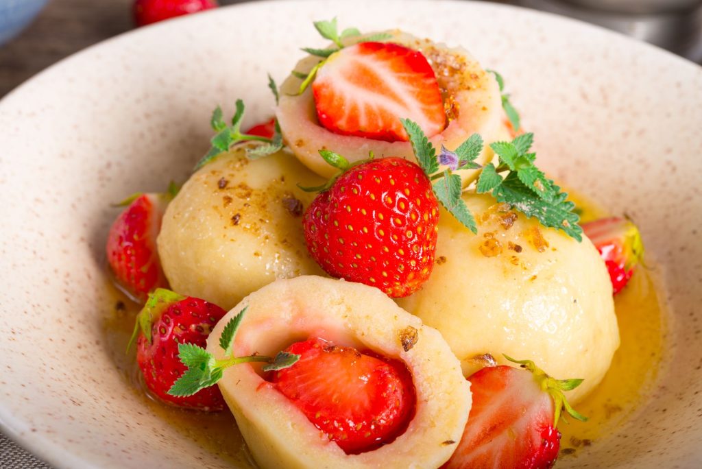 Recept na jahodové pelmeny jako od babičky. Budete potřebovat pouze 5 ingrediencí