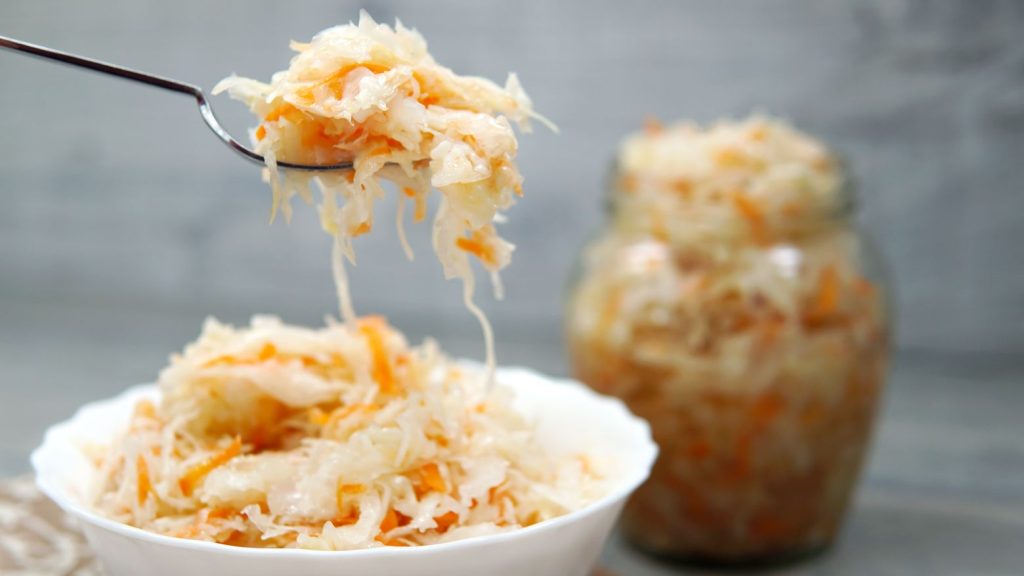 Salát z čerstvé rané kapusty: pouze 3 ingredience, krátké kvašení a… efekt „wow“!