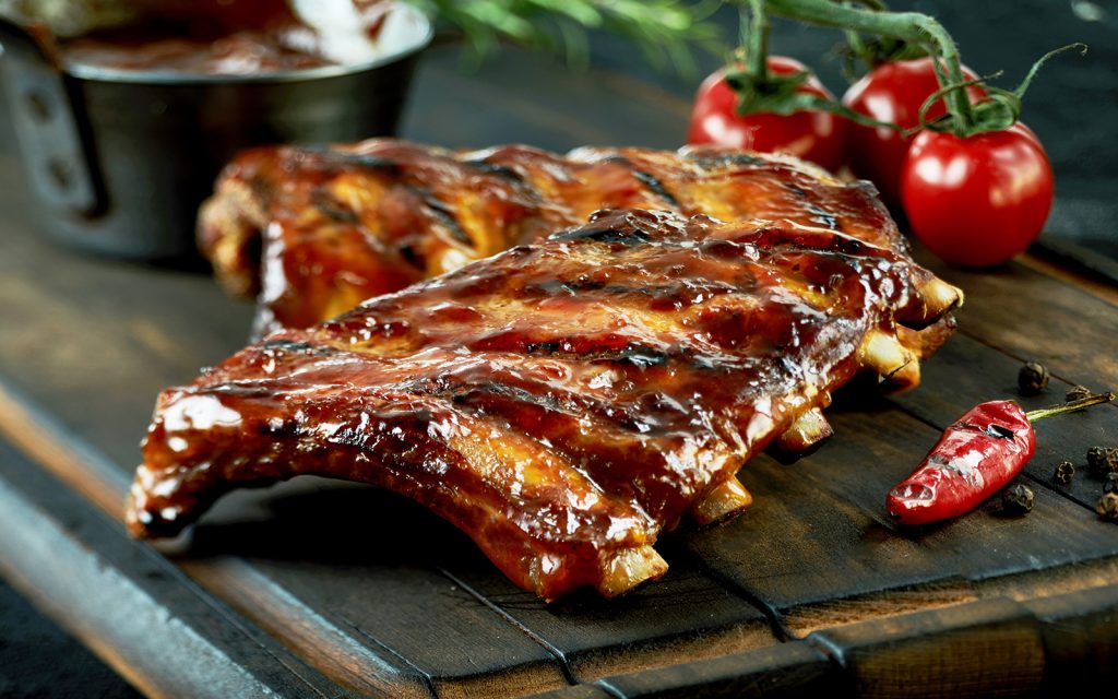Recept na přípravu vepřových žeber s domácím barbecue