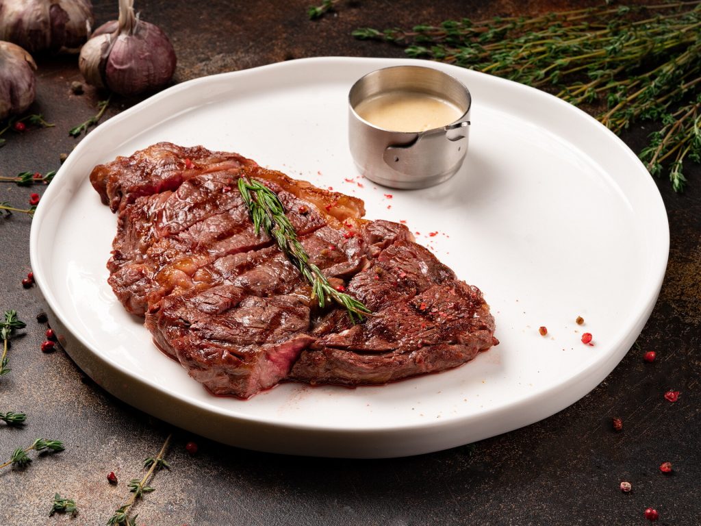 Recept na dobrý steak od šéfkuchaře. Hosté budou nadšeni chutí a strukturou.