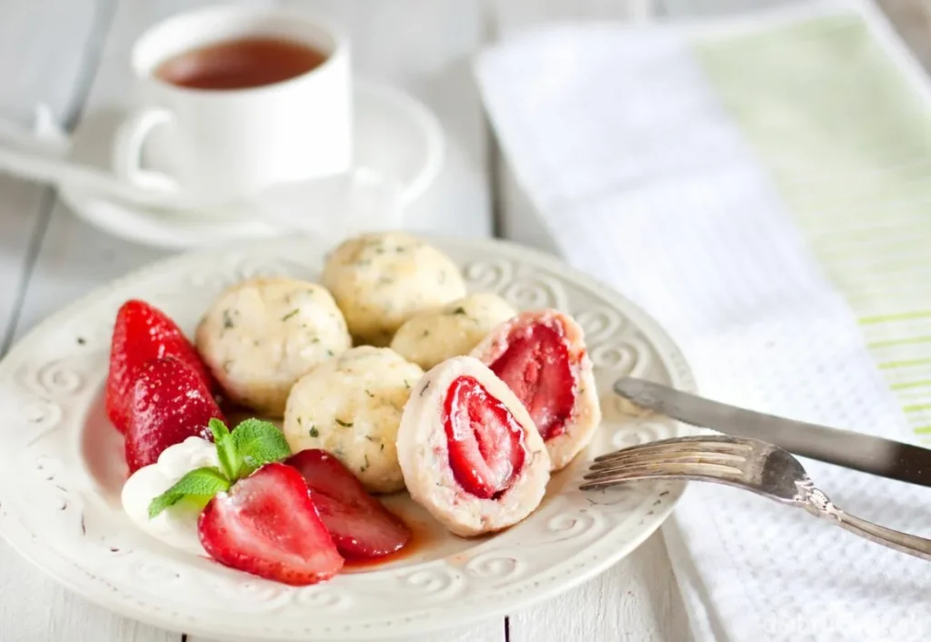 Recept na jahodové pelmeny jako od babičky. Budete potřebovat pouze 5 ingrediencí