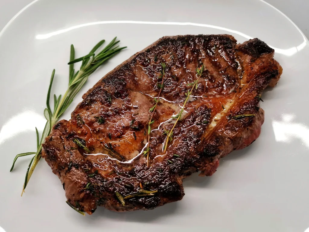 Recept na dobrý steak od šéfkuchaře. Hosté budou nadšeni chutí a strukturou.