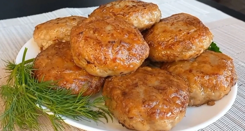 Tajemství šťavnatých kotlet „jako v restauraci“: přidejte do mletého masa 2 lžíce této ingredience – lifehack šéfkuchařů