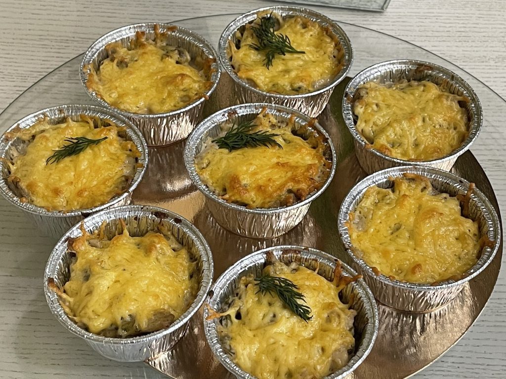Připravuji zapékanou „Julienne“ a celá rodina je nadšená: rychlý recept na ideální večeři – sníte ji za 2 minuty