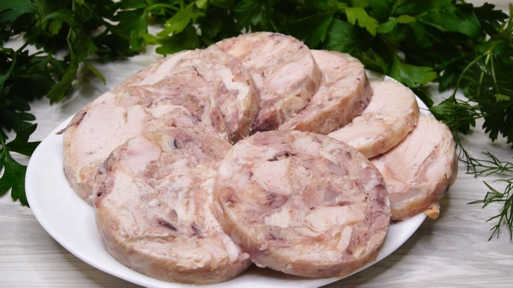 Dělám si vlastní klobásky z drůbežího masa. Je tak jemné a šťavnaté, že by se za něj nemusí stydět ani ty kupované v obchodě.